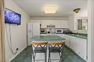 361 Holiday Ln, Hainesville, IL 60073 - Photo 7