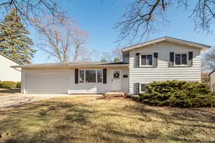 943 Cambridge Ln, Crystal Lake, IL 60014 - Photo 1