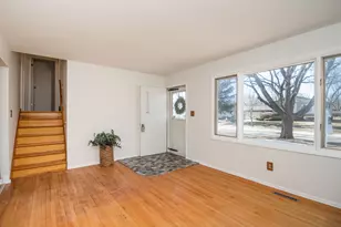 943 Cambridge Ln, Crystal Lake, IL 60014 - Photo 3