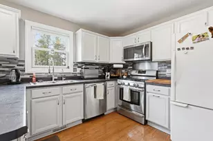 2138 N Green Valley Ln, Round Lake Beach, IL 60073 - Photo 7