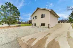 134 Fossil Lake Rd, Wilmington, IL 60481 - Photo 3