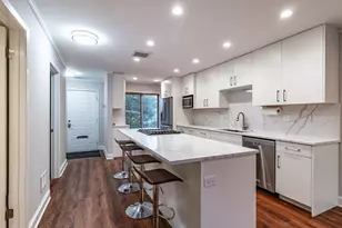 1087 Deerfield Pl, Highland Park, IL 60035 - Photo 9