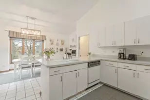 1042 Braemoor Dr, Downers Grove, IL 60515 - Photo 5