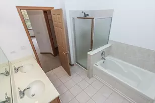 202 Braeburn Cir, Sugar Grove, IL 60554 - Photo 19