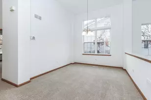 202 Braeburn Cir, Sugar Grove, IL 60554 - Photo 3