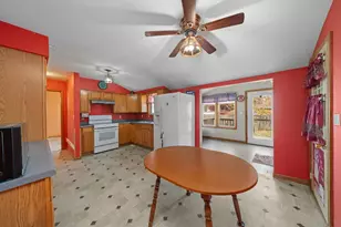 320 E Dekalb St, Somonauk, IL 60552 - Photo 15