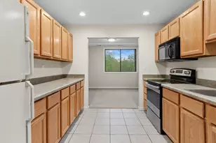 460 Raintree Ct, Glen Ellyn, IL 60137 - Photo 11