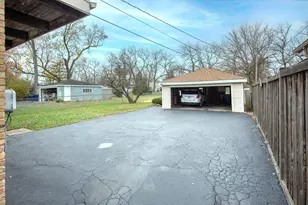 136 S Wisconsin Ave, Villa Park, IL 60181 - Photo 13