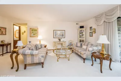 301 Lake Hinsdale Drive #404, Willowbrook, IL 60527 - Photo 3