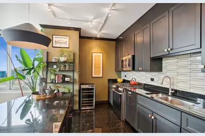 33 W Ontario Street #34EN, Chicago, IL 60654 - Photo 7