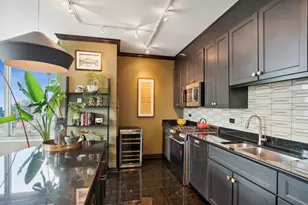 33 W Ontario St, Chicago, IL 60654 - Photo 7