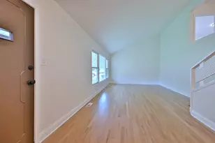 6750 N Kostner Ave, Lincolnwood, IL 60712 - Photo 3