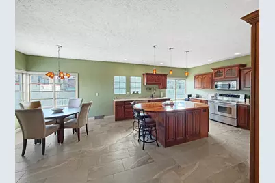 222 W Exchange Street, Freeport, IL 61032 - Photo 7