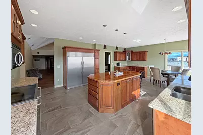 222 W Exchange Street, Freeport, IL 61032 - Photo 9