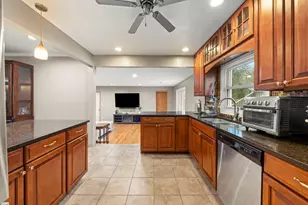 6017 Birmingham St, Chicago Ridge, IL 60415 - Photo 9