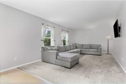 42 W Auburndale Avenue, Cortland, IL 60112 - Photo 5