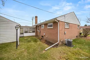 1103 Hiawatha Dr, Elgin, IL 60120 - Photo 17