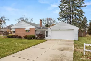 1103 Hiawatha Dr, Elgin, IL 60120 - Photo 3