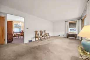 1103 Hiawatha Dr, Elgin, IL 60120 - Photo 5