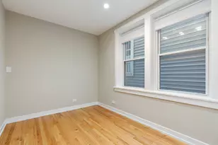 2432 W Carmen Ave, Chicago, IL 60625 - Photo 9