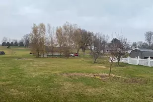 412 W 2nd St, Lostant, IL 61334 - Photo 21