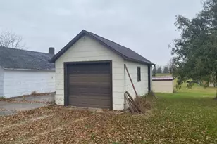 412 W 2nd St, Lostant, IL 61334 - Photo 17