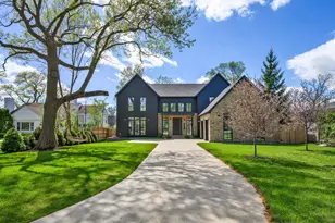 1180 Oak Ridge Dr, Glencoe, IL 60022 - Photo 1