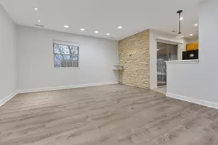 537 E Shag Bark Ln, Streamwood, IL 60107 - Photo 3