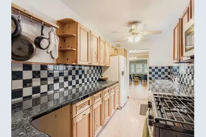 5704 N Artesian Avenue #3N, Chicago, IL 60659 - Photo 11