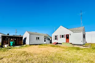 303 E 1st St, Cedar Point, IL 61316 - Photo 13