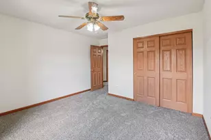 354 Vaughn Cir, Aurora, IL 60502 - Photo 31