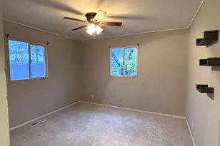 140 Hickory Dr, Carpentersville, IL 60110 - Photo 7