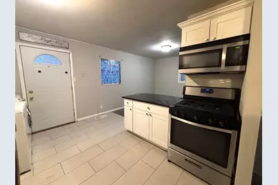 140 Hickory Drive, Carpentersville, IL 60110 - Photo 5