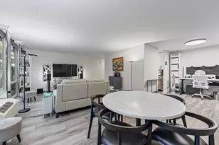 111 E Chestnut St, Chicago, IL 60611 - Photo 9