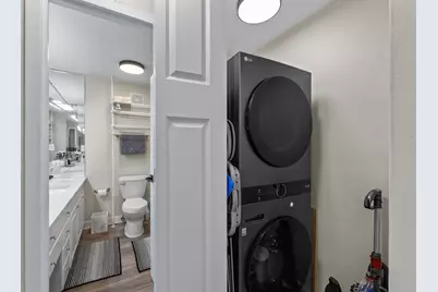 111 E Chestnut Street #28J, Chicago, IL 60611 - Photo 17