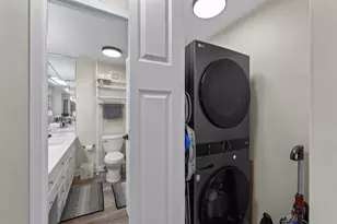 111 E Chestnut St, Chicago, IL 60611 - Photo 17