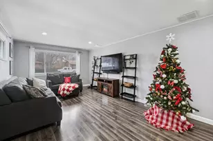 1220 Fulton Dr, Streamwood, IL 60107 - Photo 3