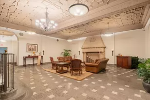 212 N Center St, Bloomington, IL 61701 - Photo 15