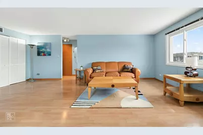 203 Barcliffe Lane #203, Schaumburg, IL 60194 - Photo 3