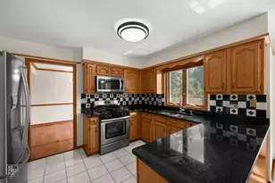 1408 Juliet Ln, Libertyville, IL 60048 - Photo 9