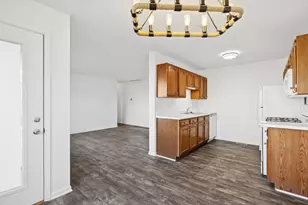 235 Crestview Dr, Wauconda, IL 60084 - Photo 9