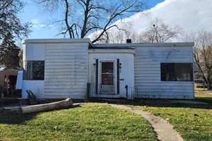 945 N Mill St, Pontiac, IL 61764 - Photo 1