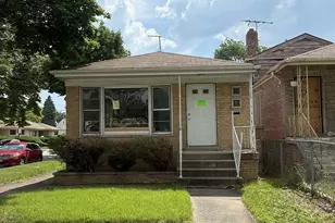 8401 S Marquette Ave, Chicago, IL 60617 - Photo 1