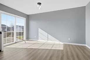 2702 Westbrook Dr, Bloomington, IL 61705 - Photo 9