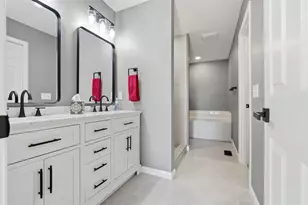 2702 Westbrook Dr, Bloomington, IL 61705 - Photo 15