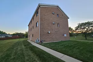 737 Lippert Ln, Glendale Heights, IL 60139 - Photo 3