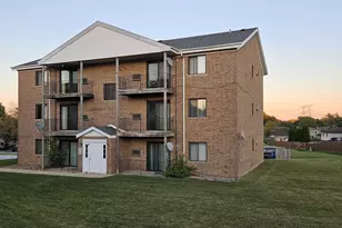 737 Lippert Ln, Glendale Heights, IL 60139 - Photo 1