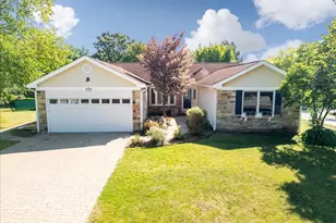 721 Brentwood Ct, Algonquin, IL 60102 - Photo 1