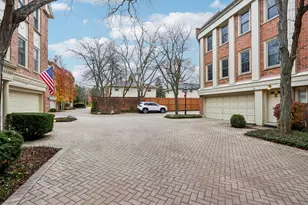 19 Landmark, Northfield, IL 60093 - Photo 3