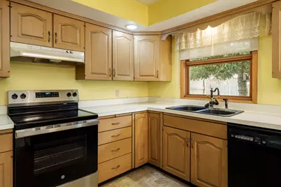 5802 Clarendon Drive, Rockford, IL 61114 - Photo 15